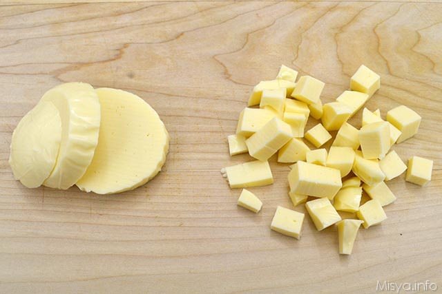 6 tagliare scamorza