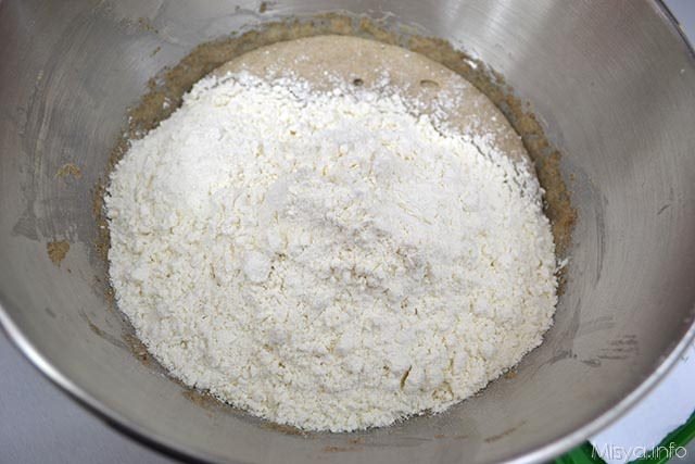 7 aggiungere farina