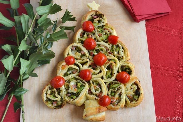 Torta Salata Stella Di Natale.Albero Di Girelle Di Sfoglia Ricetta Albero Di Girelle Di Sfoglia Di Misya