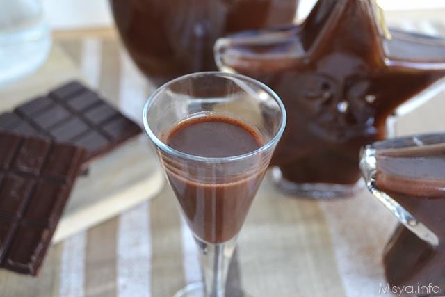 Liquore al cioccolato - Ricetta di Misya