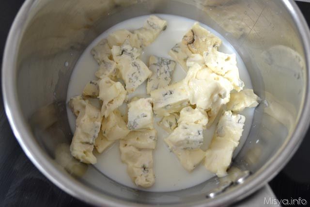 1 gorgonzola nel pentolino