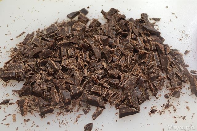1 tritare cioccolato