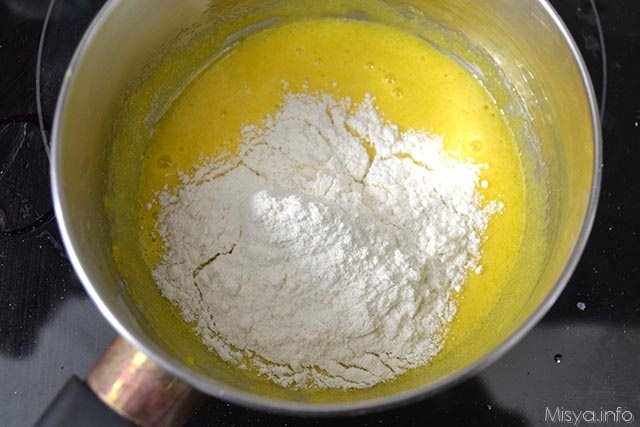 10 aggiungere farina