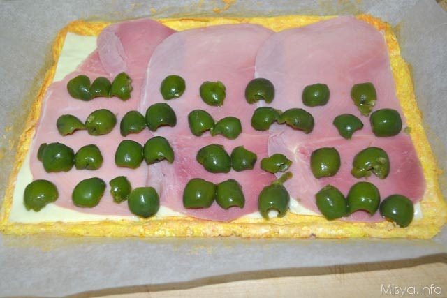 10 aggiungere prosciutto e olive
