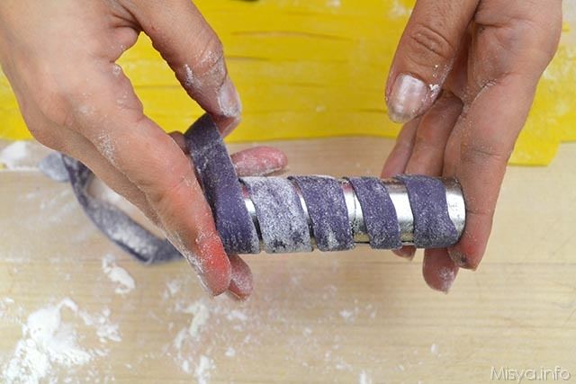 10 arrotolare attorno cilindro