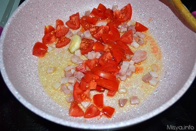 3 aggiungere pomodorini