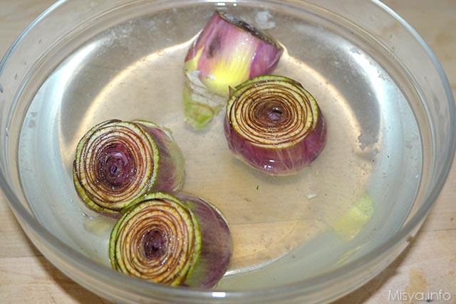 3 ciotola con acqua e limone