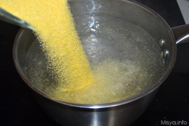 4 versare farina di mais