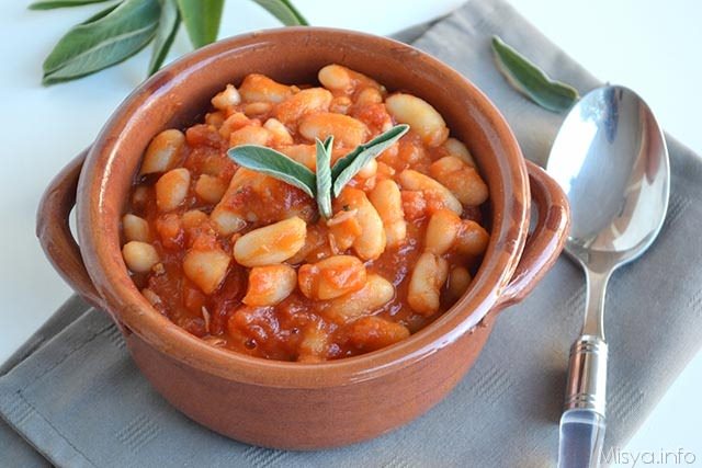 Fagioli all uccelletto