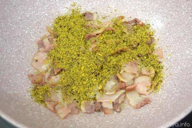 3 aggiungere granella pistacchi