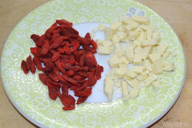 3 bacche di goji e cioccolato bianco