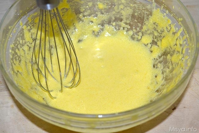 3 montare uova e zucchero