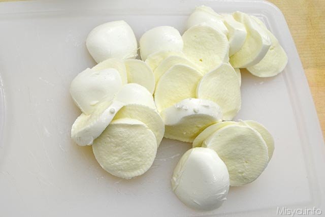 3 tagliare mozzarella