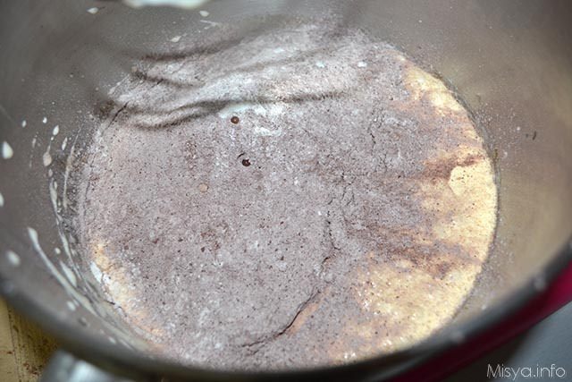 5 aggiungere farina e cacao