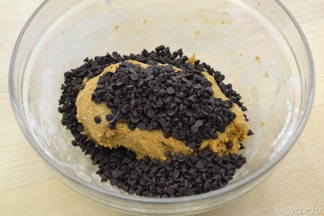 5 aggiungere gocce cioccolato