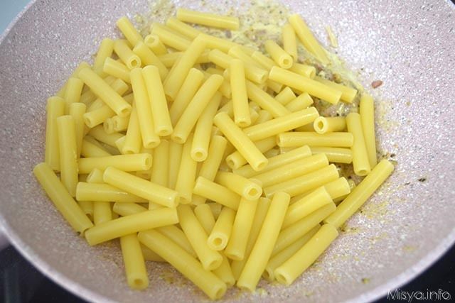6 pasta nella padella