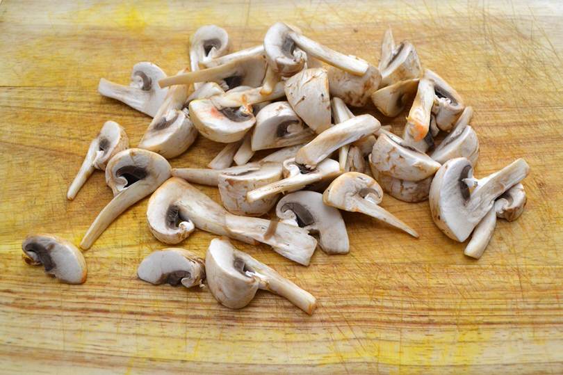 1 tagliare funghi
