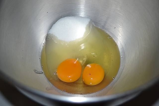 1 uova e zucchero