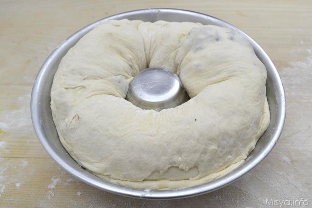 14 sistemare nello stampo