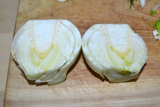 5 tagliare finocchio a meta