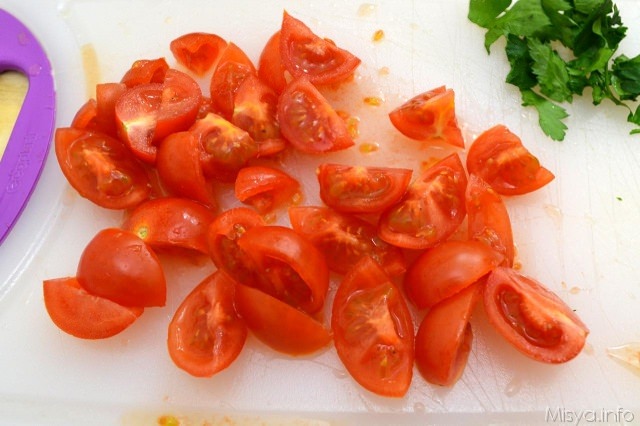 5 tagliare pomodorini