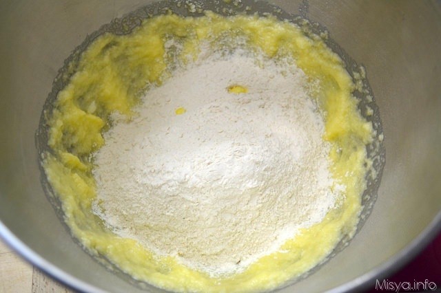 6 aggiungere farina