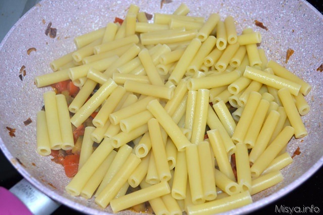 8 aggiungere pasta