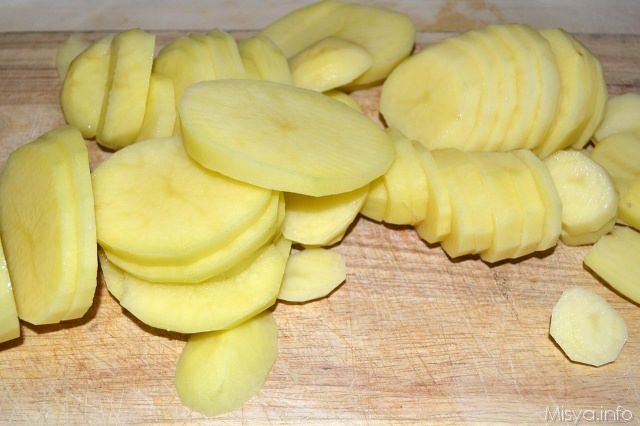 1 sbucciare e tagliare patate