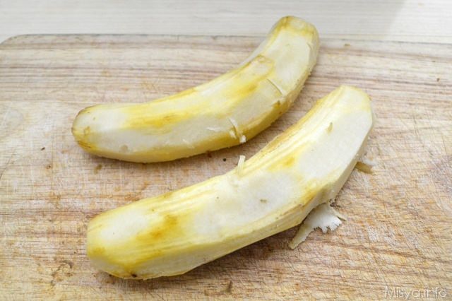 1 sbucciare la banana