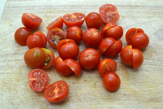 1 tagliare pomodorini