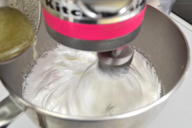 10 versare sciroppo negli albumi copia