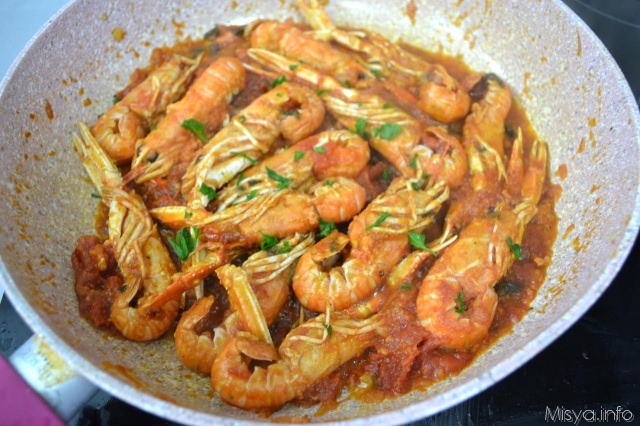 11 cuocere scampi con pomodoro