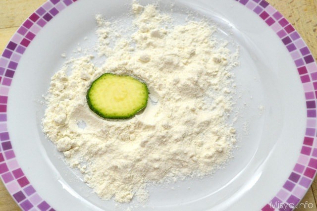 3 zucchine nella farina