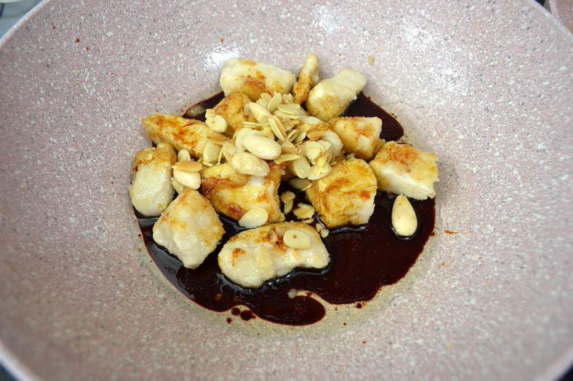 6 aggiungere soia e mandorle