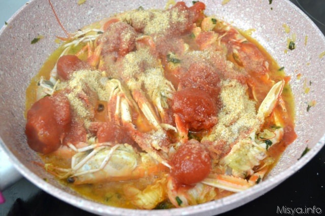 9 aggiungere pomodori