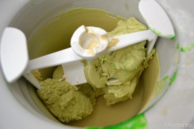 gelato nella gelatiera