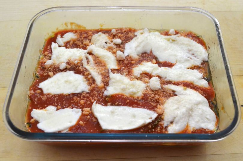 6 ultimo strato pomodoro e mozzarella