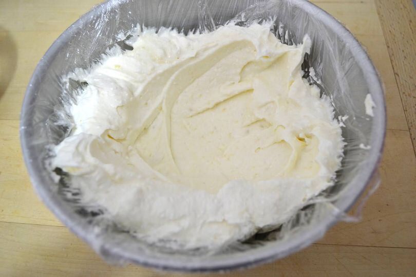 7 versare nello stampo