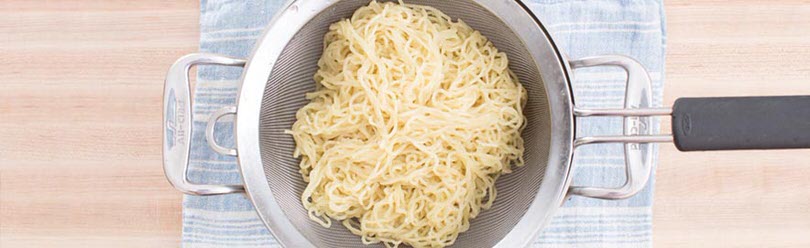 NOODLES CON VERDURE dei ristoranti giapponesi e thai ...
