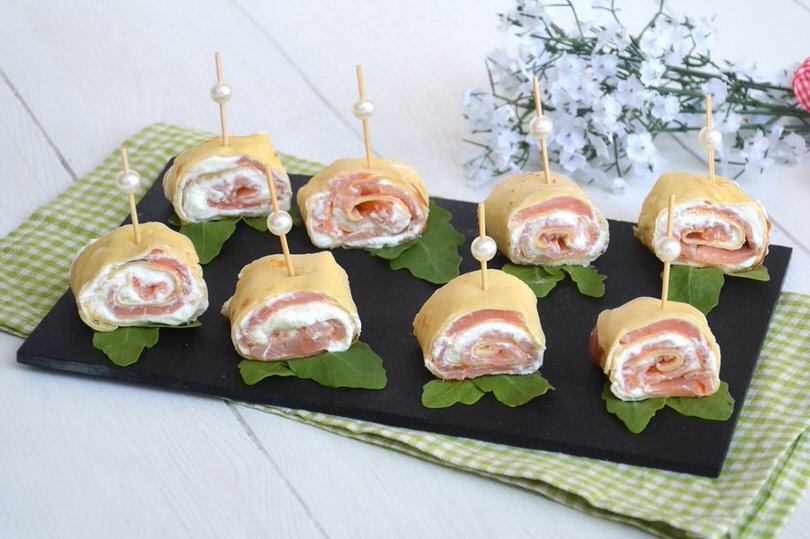 Rotolini di crepes con ricotta e salmone