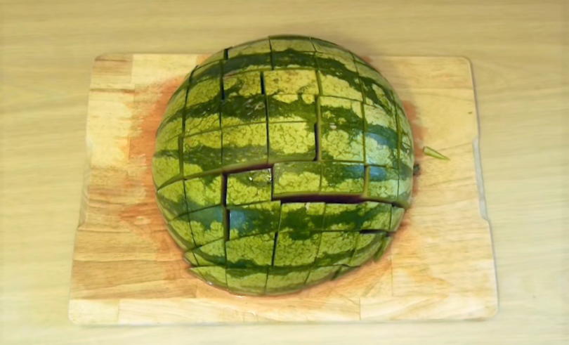 come tagliare anguria a cubetti