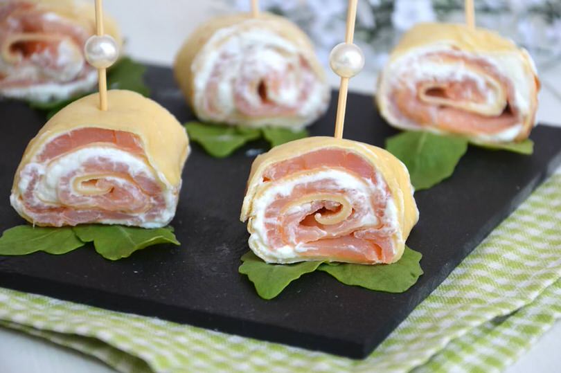 Rotolini di crepes con ricotta e salmone