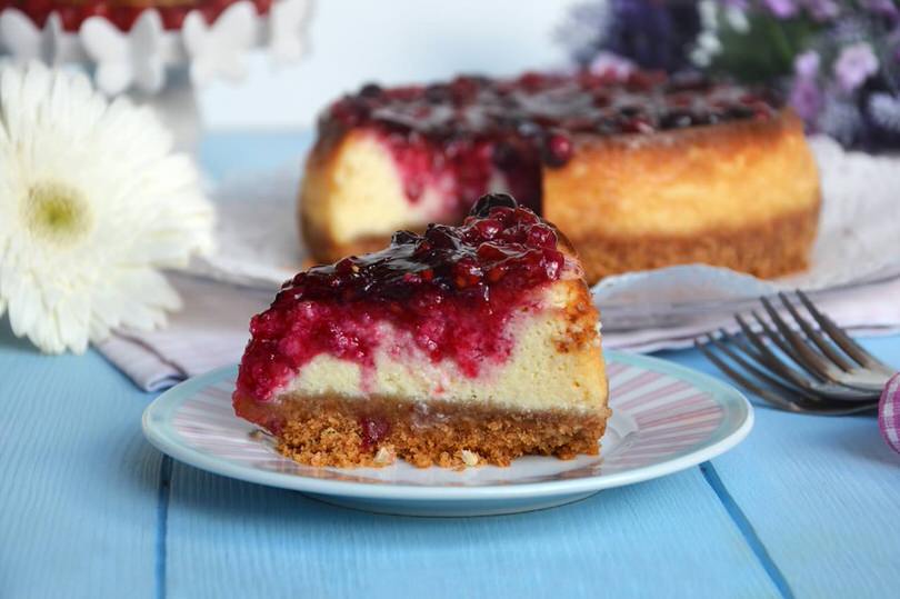 Cheesecake ai frutti di bosco senza cottura - Ricetta Fatto in casa da  Benedetta