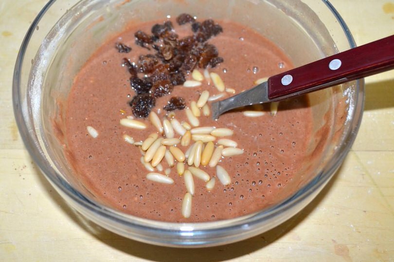 2-aggiungere-pinoli-e-uvetta