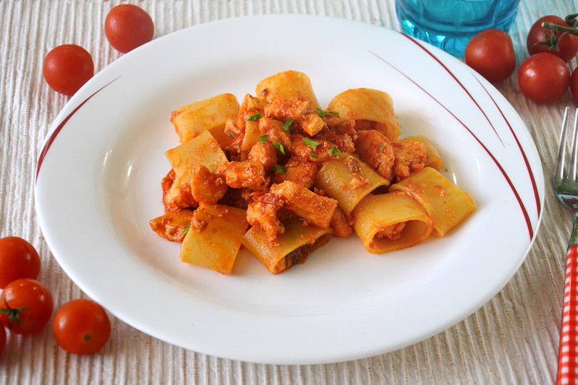 Paccheri con ragù di pesce spada - Ricetta di Misya