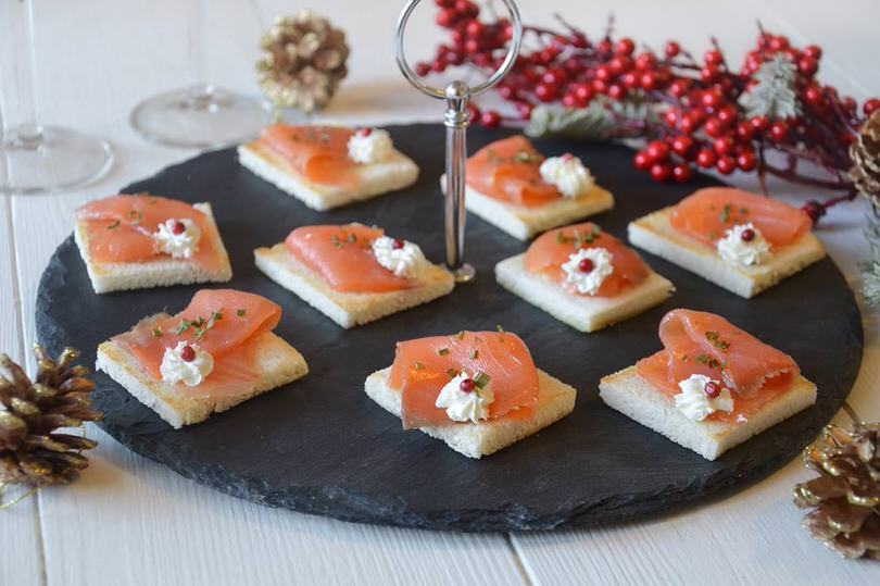 Antipasti Di Natale Senza Glutine.Tartine Al Salmone Ricetta Tartine Al Salmone Di Misya