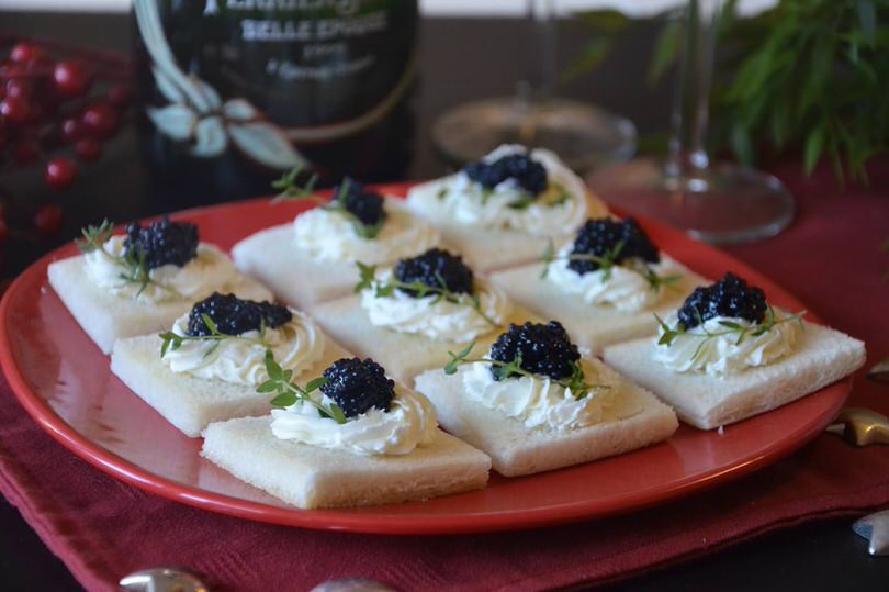 Antipasti Di Pesce Per Natale Giallo Zafferano.Tartine Al Caviale Ricetta Tartine Al Caviale Di Misya