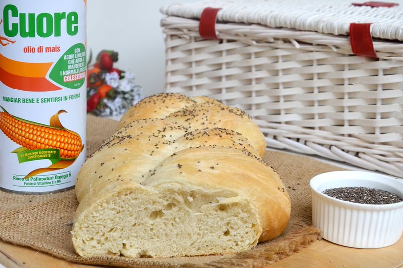 Treccia di pane con olio