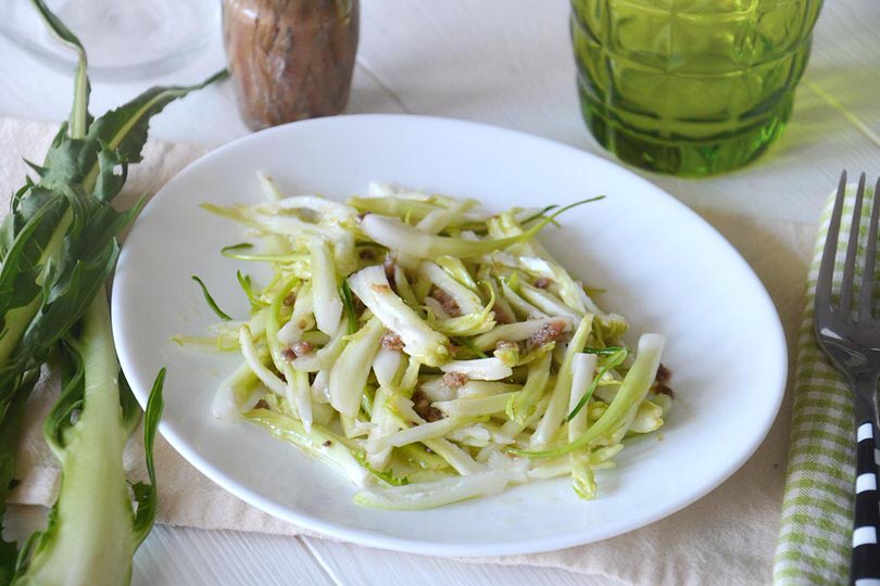 Come cucinare le puntarelle: fresche con le alici