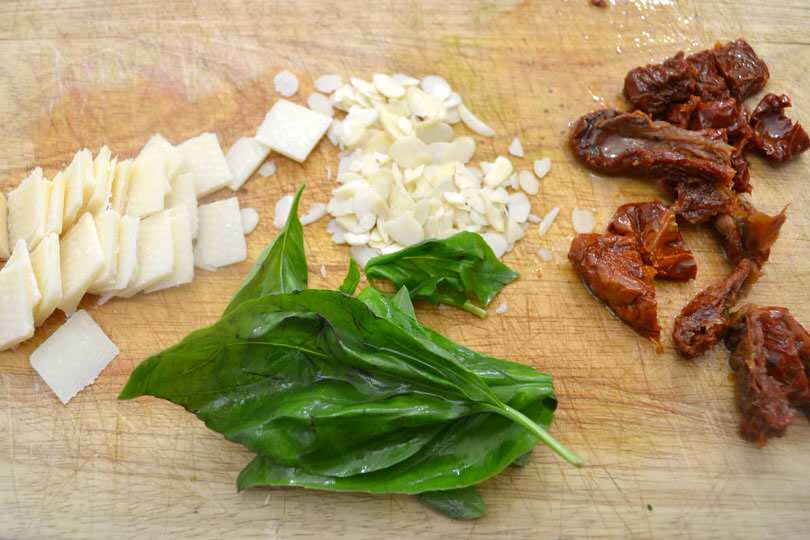 3 pomodori basilico mandorle